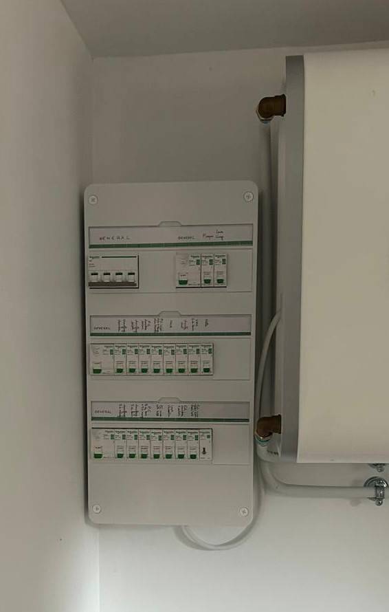 Installation et mise au norme de tableau électrique dans une maison ou appartement 